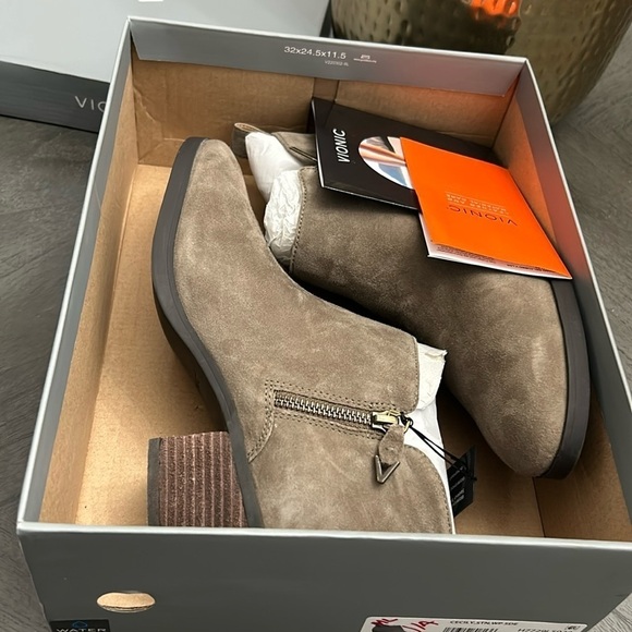 VIONIC CECILY ANKLE BOOT (WATERPROOF) - Picture 2 of 10